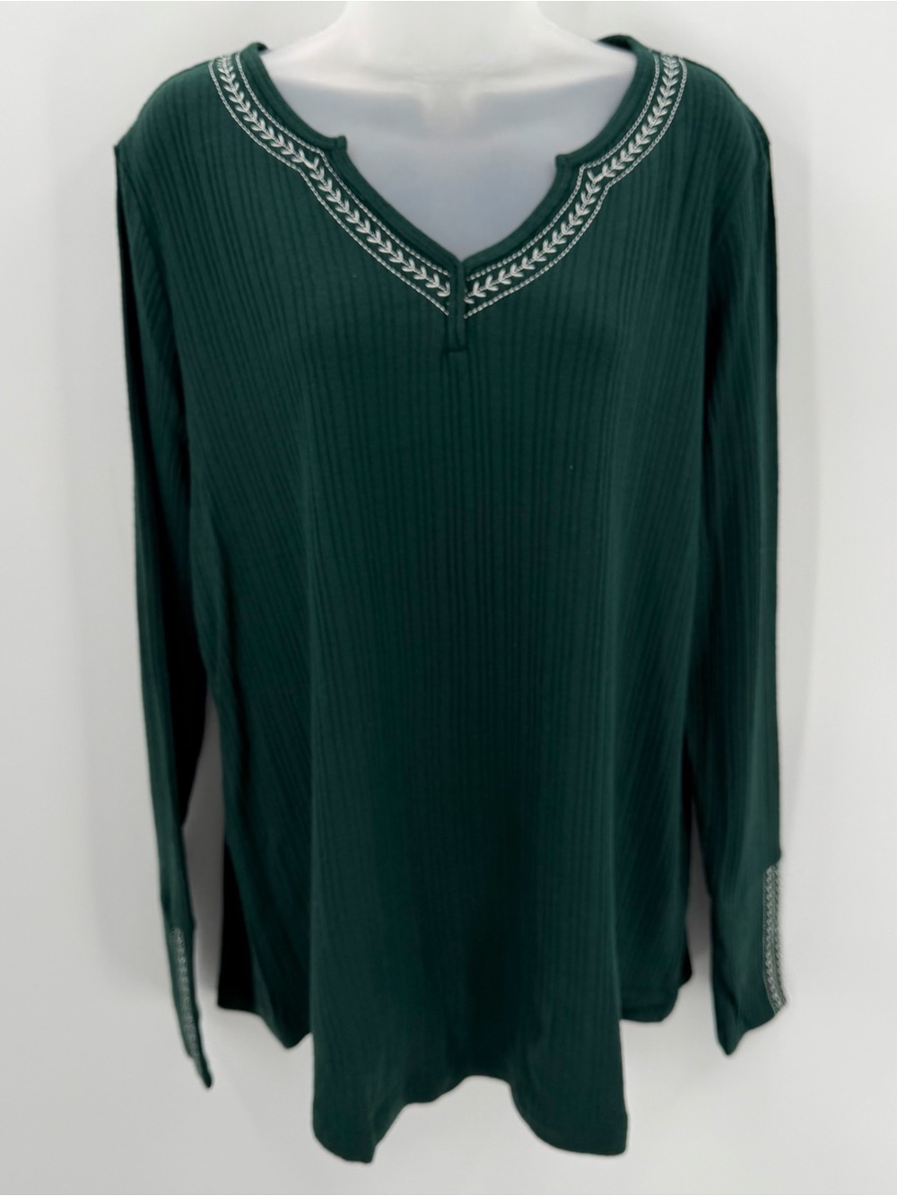 Maurices Tee Womens XXL Green Embroidered Notch Neck Ribbed Long Sleeve Top NEW